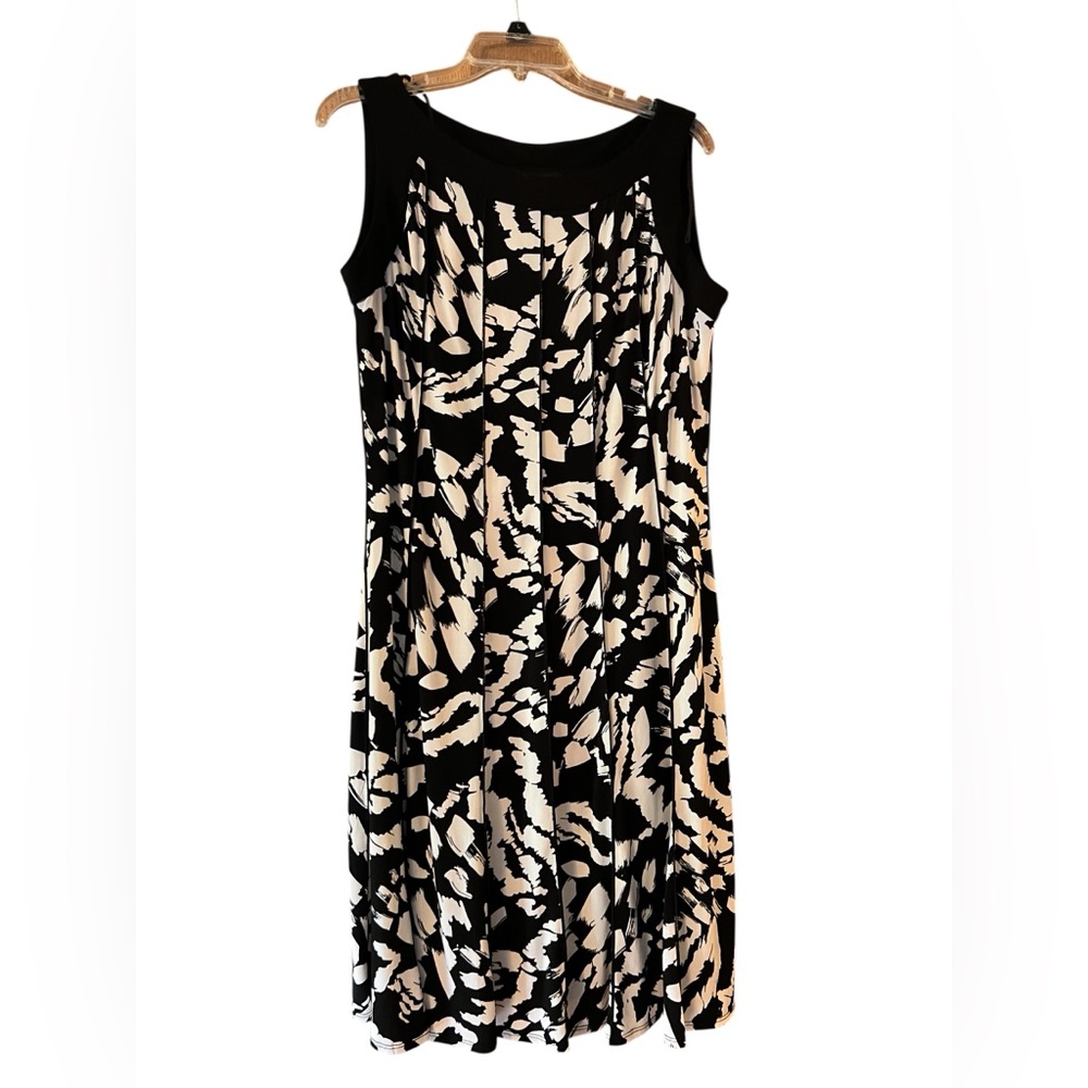 EUC~PERCEPTIONS Black and White Floral Sleeveless Pullover Dress
Womens Size 12